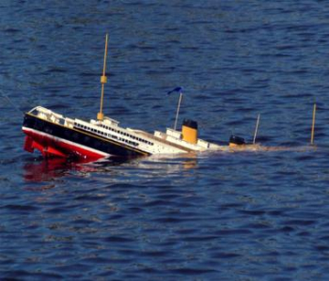 24 شخصا يلقون حتفهم في غرق سفينة تركية